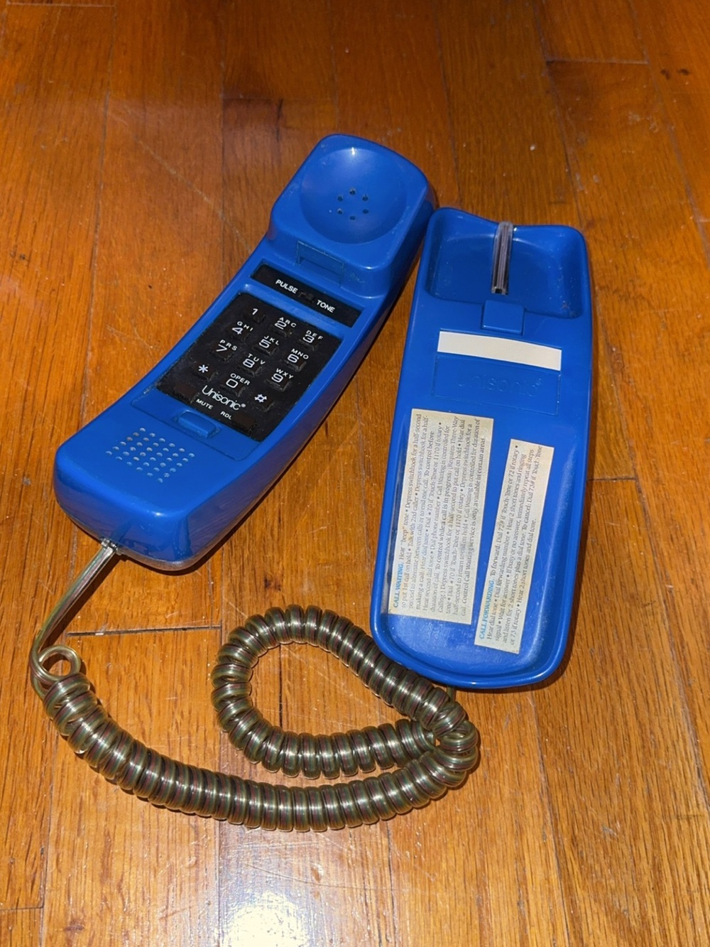 VTG Unisonic TP-6432 Trimline corded telephone BLUE